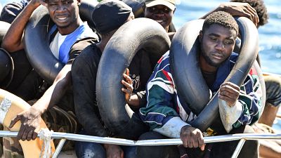 خفر السواحل التونسي ينقذ مهاجرين بين تونس وايطاليا