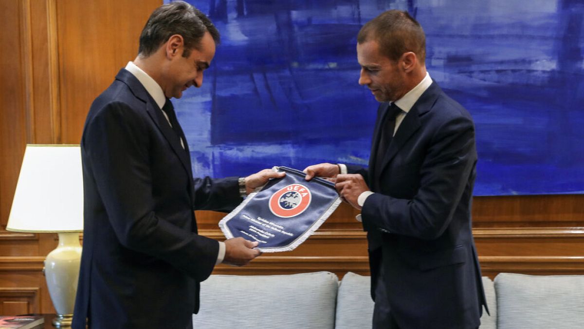 Ο Κυριάκος Μητσοτάκης και ο πρόεδρος της UEFA Αλεξάντερ Τσέφεριν σε παλιότερη συνάντησή τους