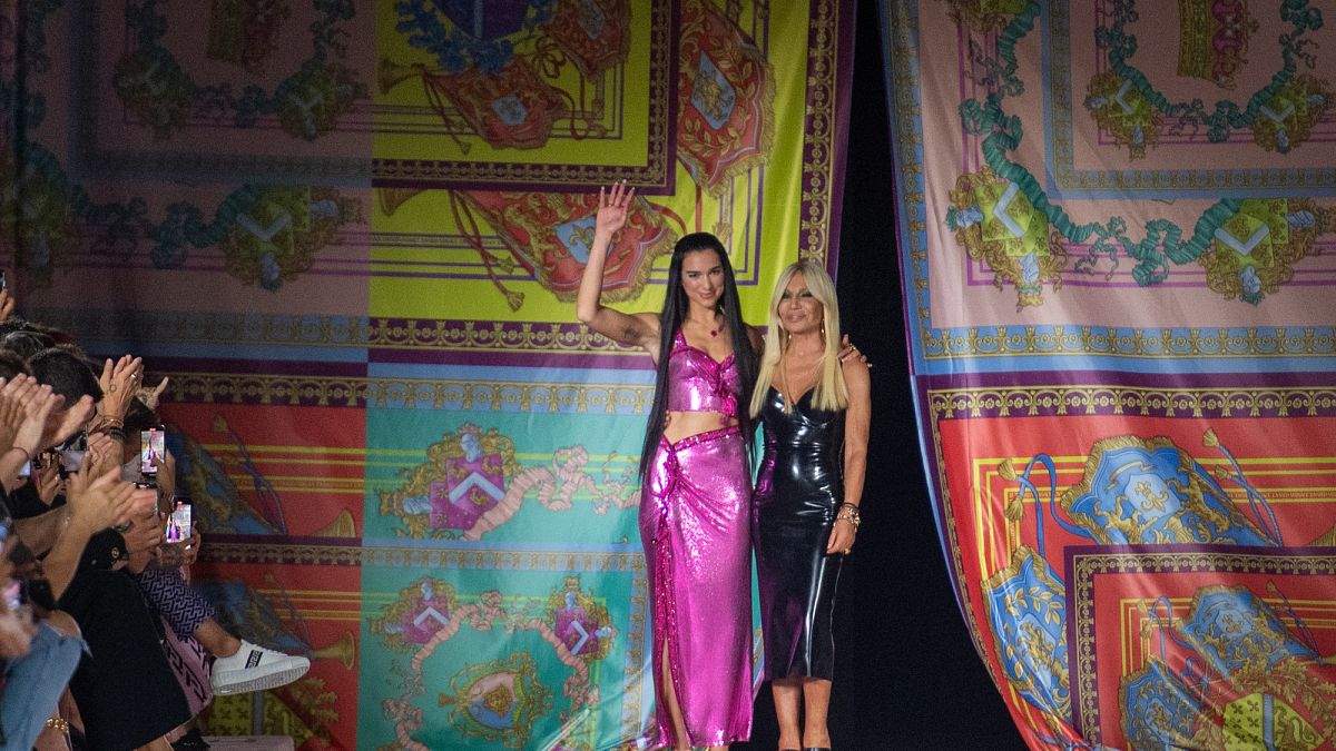  Dua Lipa and Donatella Versace at the end of Versace's Spring/Summer 2022 show in Milan