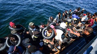 مهاجرون من افريقيا يحاولون الوصول إلى أوروبا