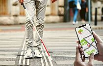 Görme engelliler için geliştirilen aplikasyon GPS sinyallerini kullanarak güvenli bir şekilde kullanıcı için yön tayin ediyor.