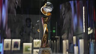 O troféu do Mundial Feminino de Futebol 