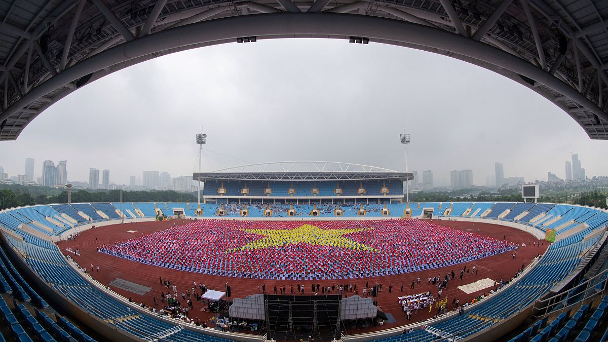 Die kollektive Yoga-Übung im Nationalstadion von Hanoi