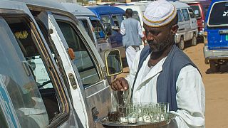 Des Soudanais se débrouillent pour survivre à la guerre