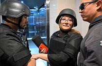 Verónica Saráuz rendőri biztosítás mellett tartotta sajtótájékoztatóját