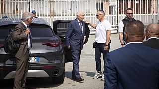 El ministro de Justicia de Italia, Carlo Nordio, visita la prisión en Turín. Una alarmante cifra de suicidios se presenta en en las prisiones italianas.