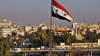 العلم الوطني السوري في دمشق، سوريا، في 28 فبراير 2016.