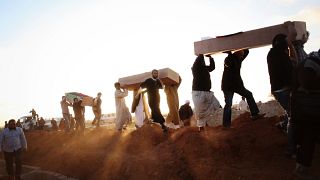 ليبيون يشيعون قتلى عثر عليهم في مقبرة جماعية في بنغازي ليبيا، أرشيف