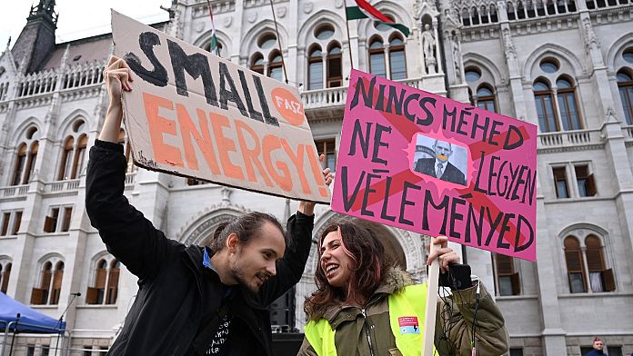 Dozens of Hungarian women travel to Austria for abortions every week, amid tightening laws thumbnail