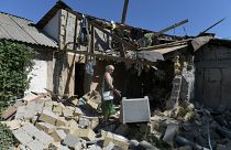 Ein zerstörtes Haus in Donezk
