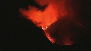 صورة مأخوذة من مقطع فيديو لبركان جبل إتنا في صقلية - إيطاليا