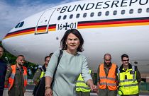 وزیر امور خارجه آلمان پس از بازگشت از سفری از نیویورک در فرودگاه آلمان به تاریخ هجدهم ژوئیه ۲۰۲۳‍