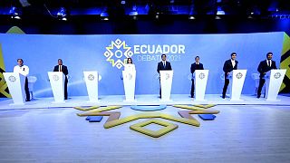 مرشحو الانتخابات الرئاسية خلال مناظرة الأحد في كيتو، الإكوادور.