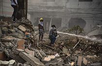 Bombeiros combatem incêndio provocado por explosão na República Dominicana