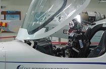 Pibot est un robot humanoïde capable de piloter des avions sans qu'il soit nécessaire de modifier le cockpit.