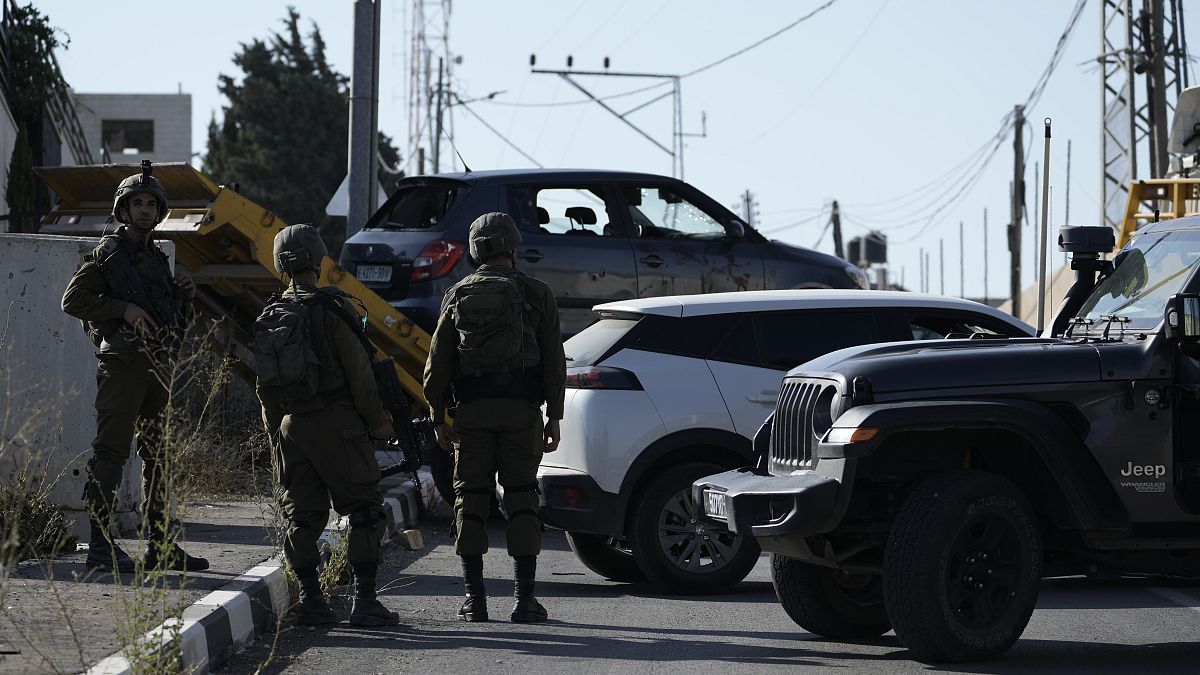 جنود إسرائيليون بالقرب من مدينة  نابلس في الضفة الغربية المحتلة. 