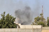 Ανταλλαγές πυρών μεταξύ αντιμαχόμενων φατριών στη Λιβύη