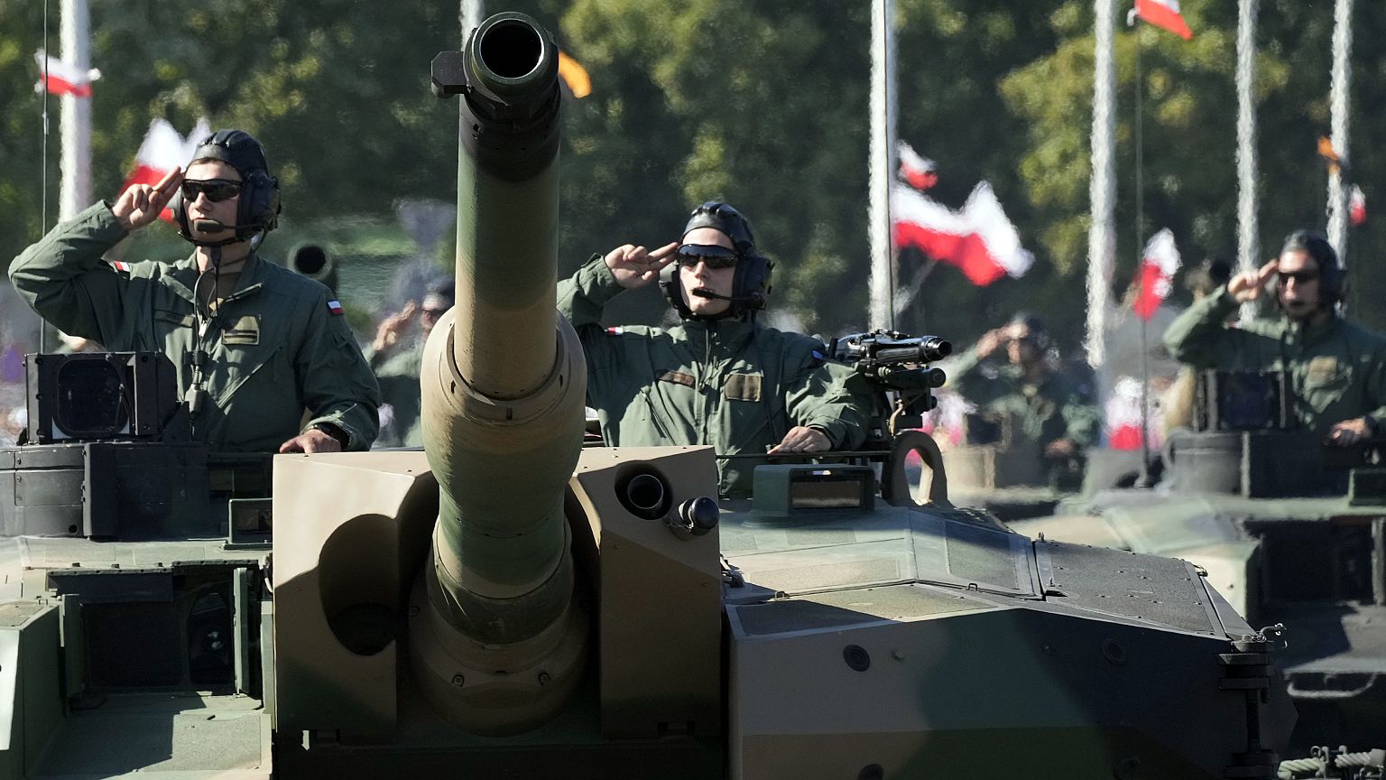 Desfile militar en el Día del Ejército en Varsovia (Polonia). 