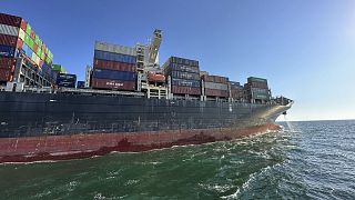 Un primer carguero con grano ucraniano salió del puerto de Odesa hacia una nueva ruta marítima a través del estrecho del Bósforo.