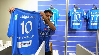 Saudi Arabia: Neymar jerseys sell out in Riyadh
