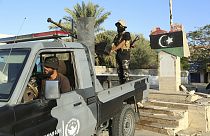 Libysche Sicherheitskräfte stehen Wache