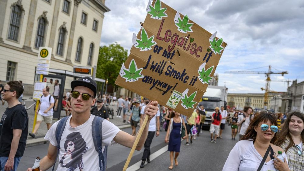 German Cabinet approves landmark bill to liberalise cannabis use thumbnail