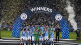 A Manchester City játékosai ünnepelnek a trófeával a labdarúgó Európai Szuperkupa mérkőzése után a pireuszi Karaiszkakisz Stadionban