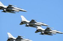 Amerikai F-16-os vadászgépek a minapi varsói katonai parádén