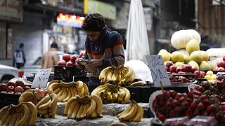 Suriye'nin içinde bulunduğu ekonomik kriz günlük hayatı daha da zor hale getiriyor