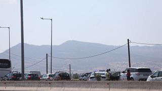 Σε διακοπή της κυκλοφορίας των οχημάτων και στα δύο ρεύματα κυκλοφορίας της Αθηνών-Κορίνθου προχώρησε η Αστυνομία λόγω πυρκαγιάς σε βυτιοφόρο όχημα στο ύψος της Κακιάς Σκάλας