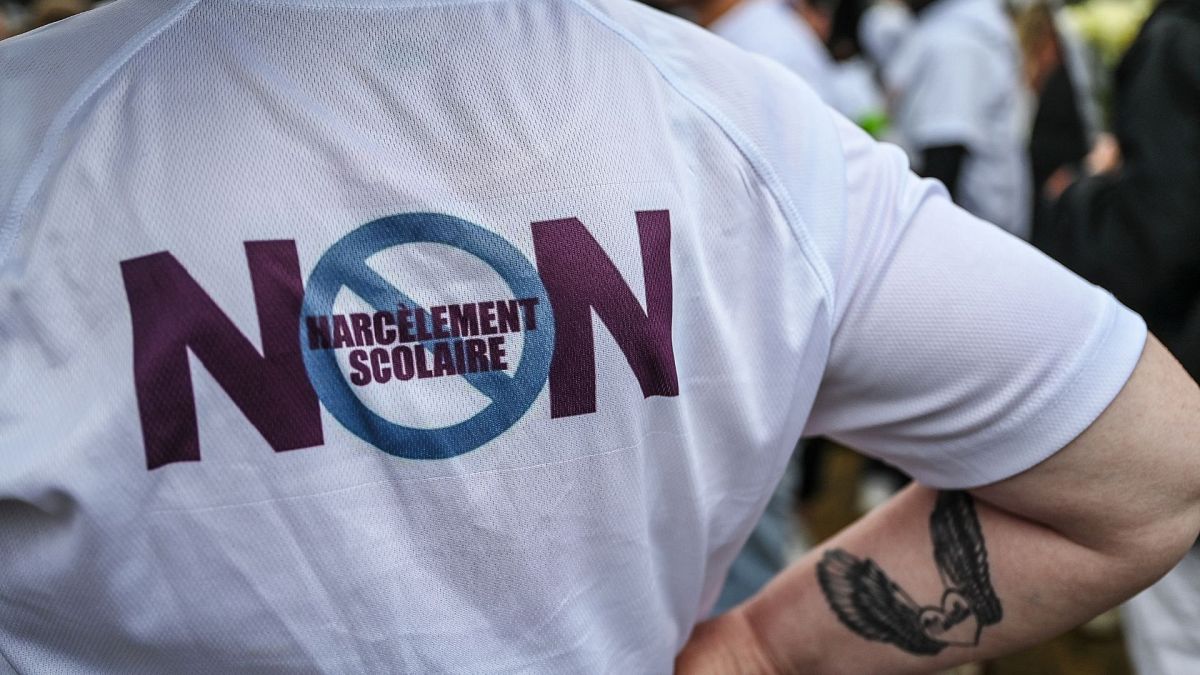 Un tee-shirt "Non au harcèlement scolaire" porté lors d'une marche commémorative en mémoire de Lindsay, 13 ans, qui s'est suicidée à la suite d'un harcèlement scolaire.