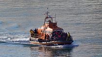 قایق پناهجویان در مسیر رسیدن به بریتانیا، اوت ۲۰۲۳