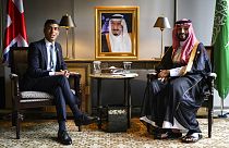 رئيس الوزراء البريطاني ريشي سوناك وولي العهد السعودي الأمير محمد بن سلمان خلال اجتماع ثنائي في قمة مجموعة العشرين في نوسا دوا، بالي، إندونيسيا، الثلاثاء 15 نوفمبر 2022