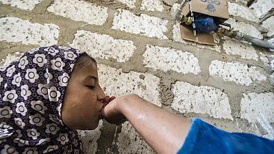 En Egypte, l'eau potable file dans des tuyaux percés