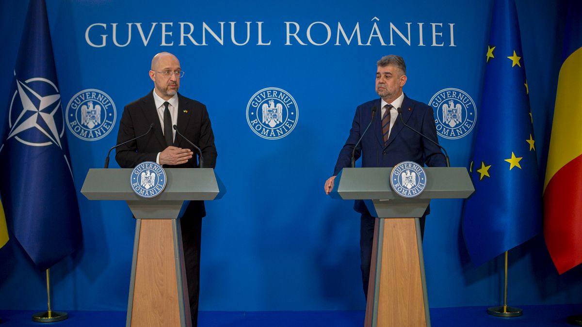 Romanya Başbakanı Marcel Ciolacu (sağ), Ukrayna Başbakanı Denis Şmıgal ile ortak basın toplantısı düzenledi 