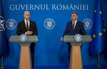 Romanya Başbakanı Marcel Ciolacu (sağ), Ukrayna Başbakanı Denis Şmıgal ile ortak basın toplantısı düzenledi