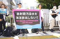 Manifestation organisée par l'ONG Greenpeace à Tokyo, Japon, le 18 août 2023.