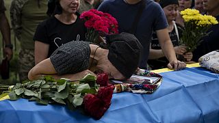 Trauerfeier für einen getöteten Soldaten der Ukraine in Kiew, der in Charkiw gefallen ist