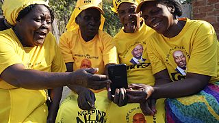 Zimbabwe : des grands-mères militent sur les réseaux sociaux
