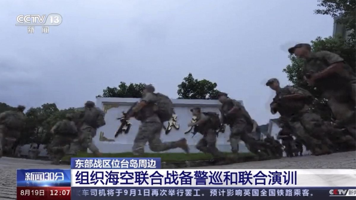 Çin Devlet Televizyonu CCTV, Çin ordu güçlerinin Tayvan Adası çevresinde başlattığı askeri tatbikatın görüntülerini yayınladı