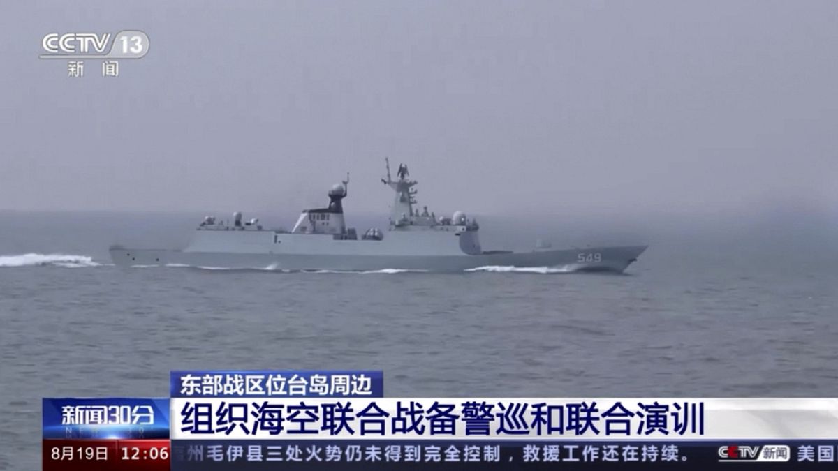 Kínai hadihajó tajvani vízeken