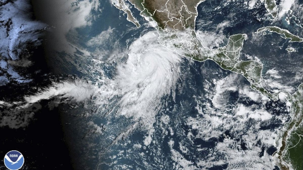 A Hilary közelít Mexikó partjaihoz - műholdfelvétel
