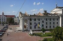 Megrongálódott csernyihivi épület az orosz rakétatámadás után
