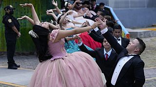 O 15º aniversário de uma rapariga é um evento especial na maior parte da América Latina
