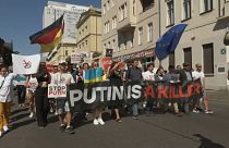 Des opposants à Vladimir Poutine manifestent à Berlin, Allemagne, le 20.08.2023