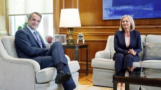 O πρωθυπουργός Κυριάκος Μητσοτάκης (Α) συνομιλεί με την πρόεδρο του Υπουργικού Συμβουλίου της Βοσνίας Ερζεγοβίνης