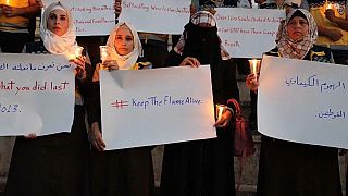 نساء يتظاهرن في الذكرى العاشرة للهجوم الكيميائي في الغوطة