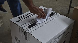 Ekvator'da devlet başkanlığı seçimleri ile çevre referandumları için seçmenler sandık başına gitti