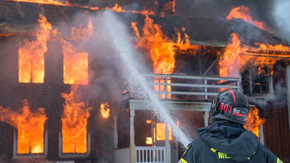 Metal roofs and mowed lawns: How to keep your house safe from wildfires thumbnail