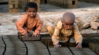 Afgán gyerekmunkások egy kabuli téglagyárban